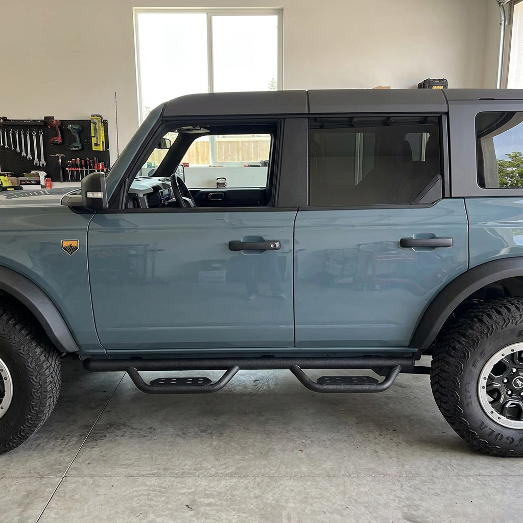 Bar-style step vs two-step: how ergonomics and trade-offs change on a 4-door Bronco
